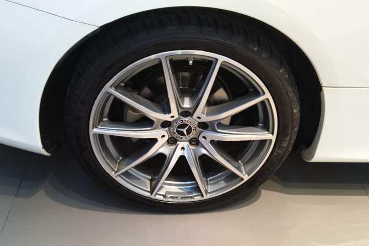 Used Mercedes-Benz E-Class 2021 E 260 Convertible Coupe Right Rear Wheel Hub
