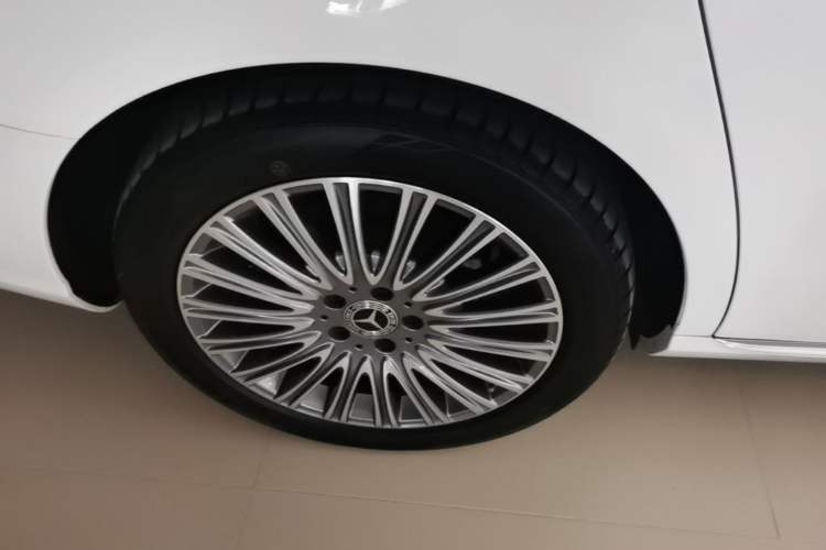 Used Mercedes-Benz E-Class 2021 E 300 L Luxury Model Right Rear Wheel Hub