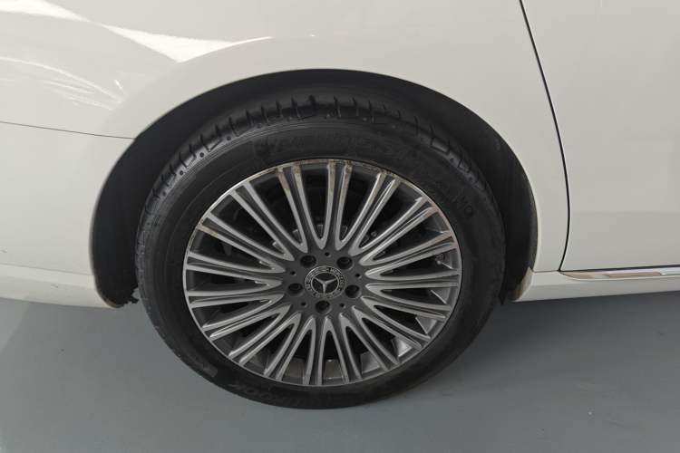 Used Mercedes-Benz E-Class 2021 Restyled E 300 L Luxury Edition Right Rear Wheel Hub