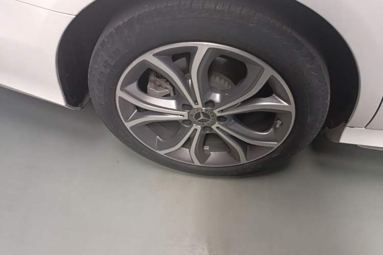 Used Mercedes-Benz E-Class 2021 Restyled E 300 L Sporty and Stylish Edition Right Rear Wheel Hub