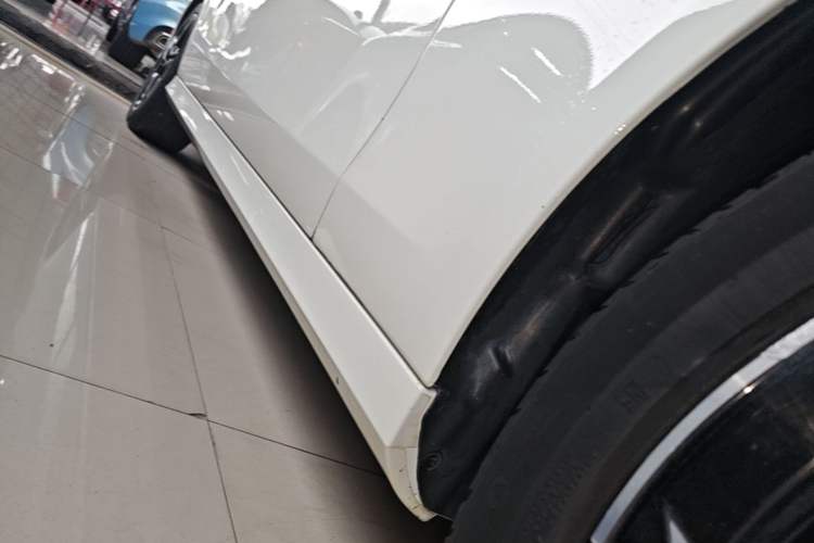Used Mercedes-Benz E-Class 2021 Updated E 260 Fashion Sport Edition Right Side Sill