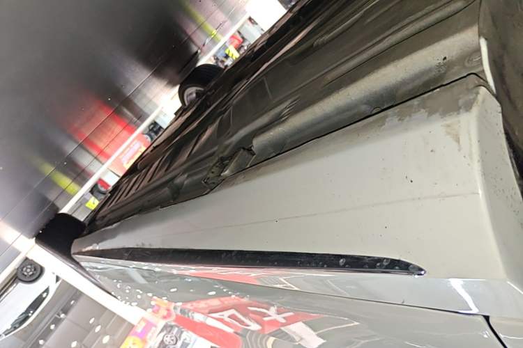 Used Mercedes-Benz E-Class 2021 E 300 L Sport Luxury Edition Right Side Sill