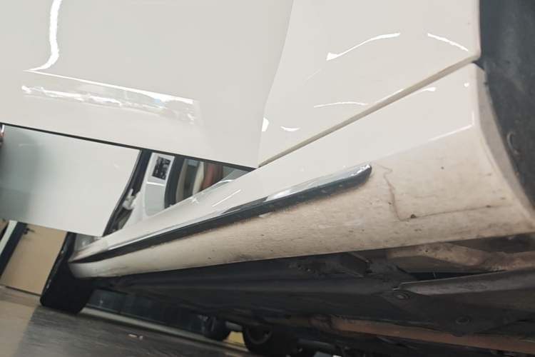 Used Mercedes-Benz E-Class 2021 Restyled E 300 L Sport Luxury Edition Right Side Sill