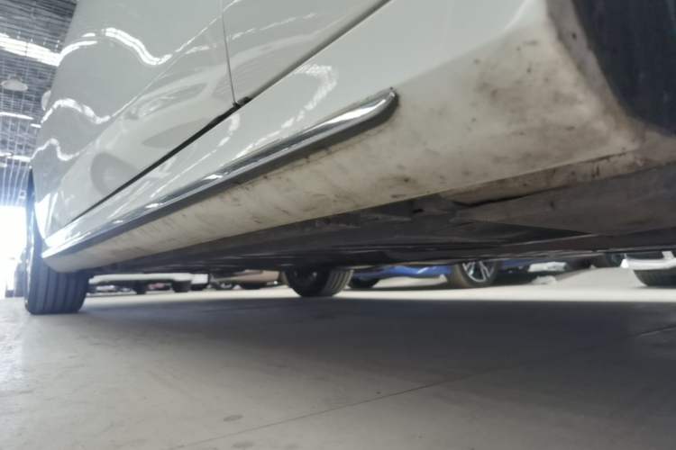Used Mercedes-Benz E-Class 2021 Facelift E 260 L Sport Edition Right Side Sill