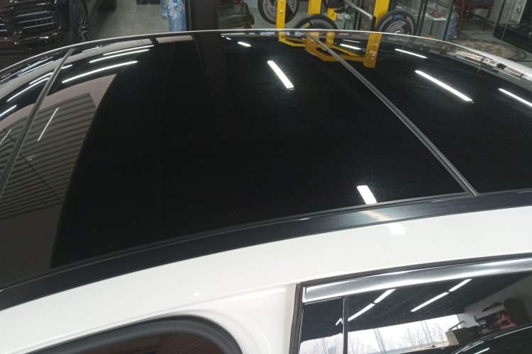 Used Mercedes-Benz E-Class 2021 E 300 L Sporty and Stylish Model Roof