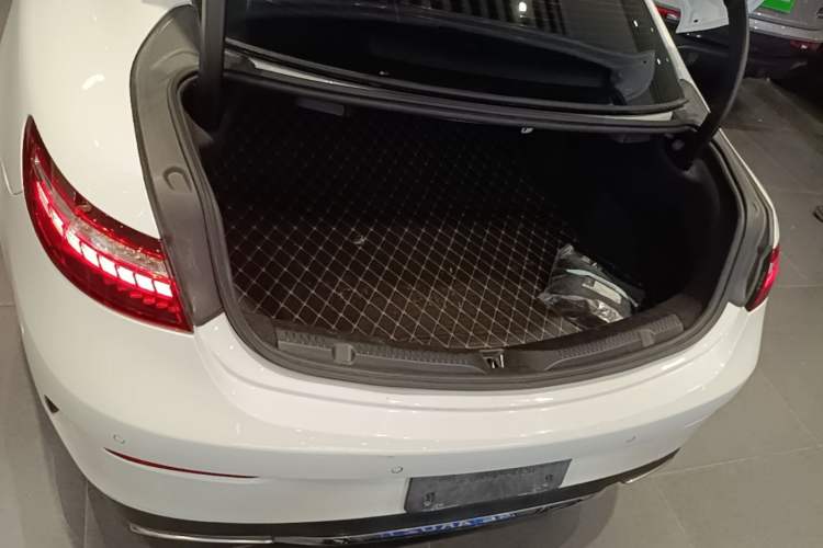 Used Mercedes-Benz E-Class 2021 E 260 Coupe Trunk