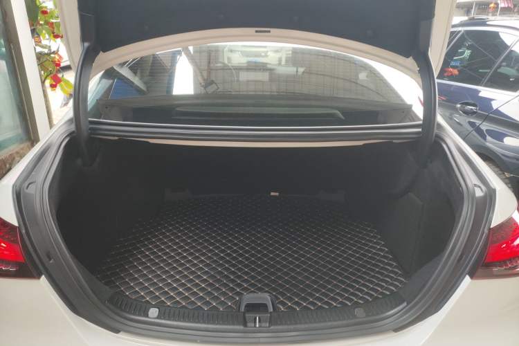 Used Mercedes-Benz E-Class 2021 Restyled E 300 L Sporty and Stylish Edition Trunk