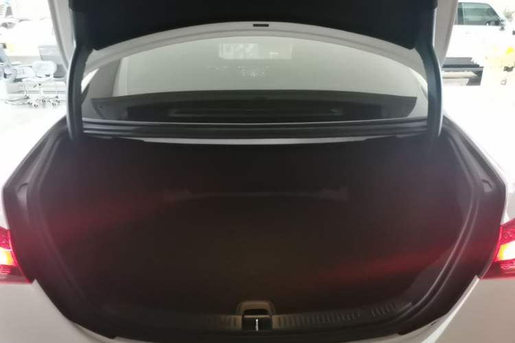 Used Mercedes-Benz E-Class 2021 E 300 L Luxury Model Trunk