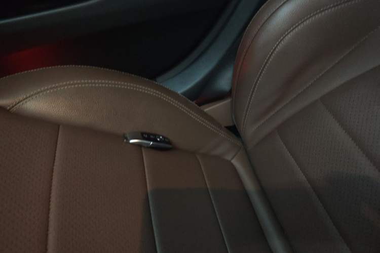 Used Mercedes-Benz E-Class 2021 E 300 L Sporty and Stylish Model Vehicle Key