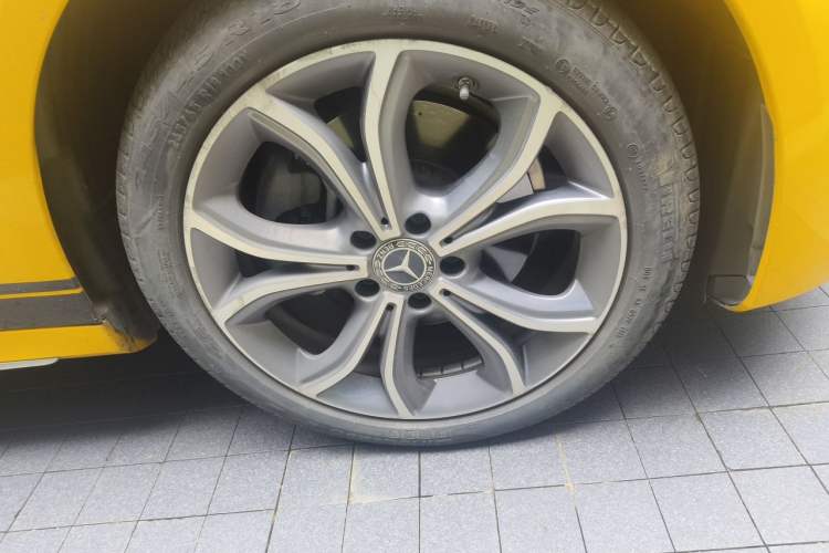 Used Mercedes-Benz E-Class 2021 Restyled E 300 L Sporty and Stylish Edition Right Front Wheel Hub