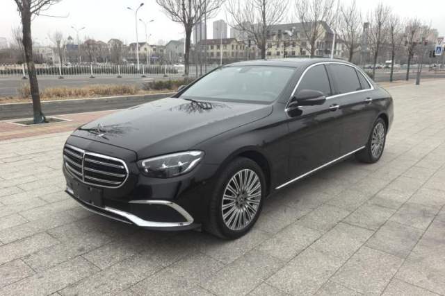 Ojetý Mercedes-Benz E-Class 2022 Updated E 300 L Luxury Edition