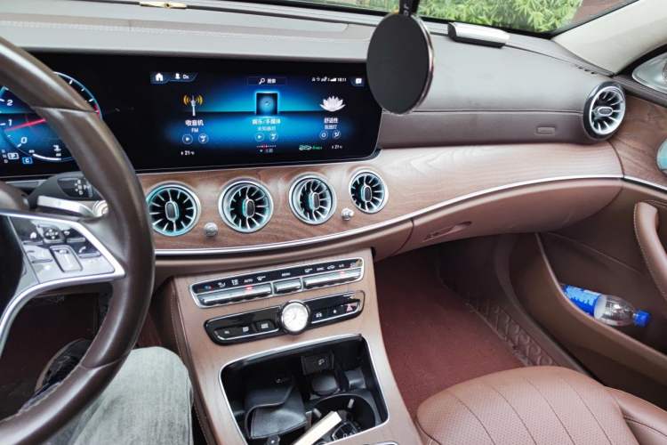 Used Mercedes-Benz E-Class 2022 Revised Version E 300 L Luxury Edition Audio And AC Panel