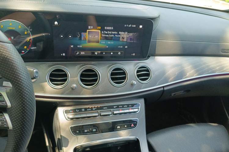 Used Mercedes-Benz E-Class 2022 Second Facelift E 300 L Sport Luxury Edition Audio And AC Panel