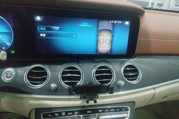 Used Mercedes-Benz E-Class 2022 Second Facelift E 300 L Fashion Edition Audio And AC Panel