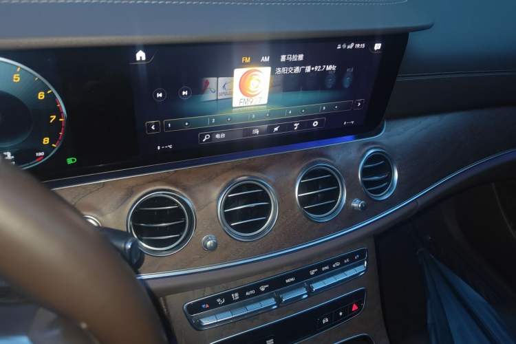 Used Mercedes-Benz E-Class 2022 Revised Version E 300 L Luxury Edition Audio And AC Panel