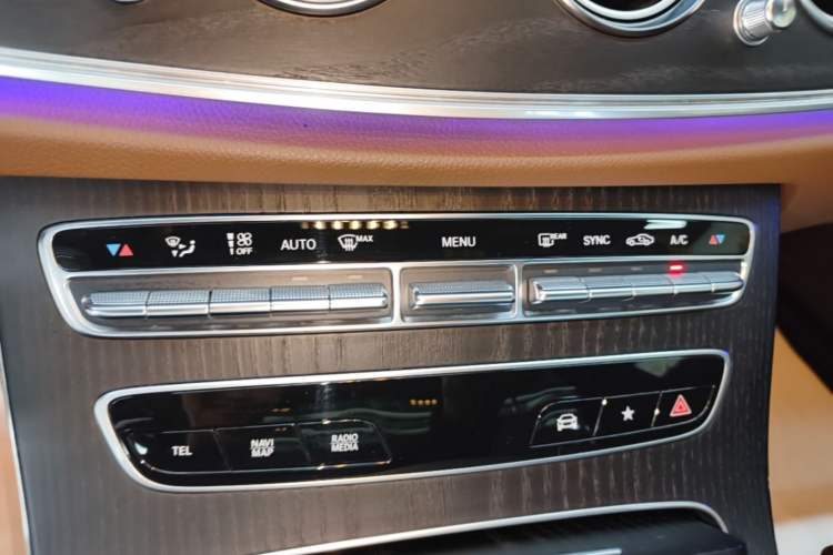 Used Mercedes-Benz E-Class 2022 Second Facelift E 300 L Sport Luxury Edition Audio And AC Panel