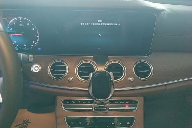 Used Mercedes-Benz E-Class 2022 Revised Version E 300 L Luxury Edition Audio And AC Panel
