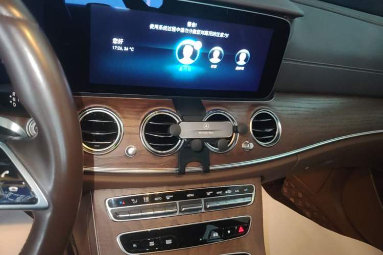 Used Mercedes-Benz E-Class 2022 Second Facelift E 300 L Luxury Edition Audio And AC Panel