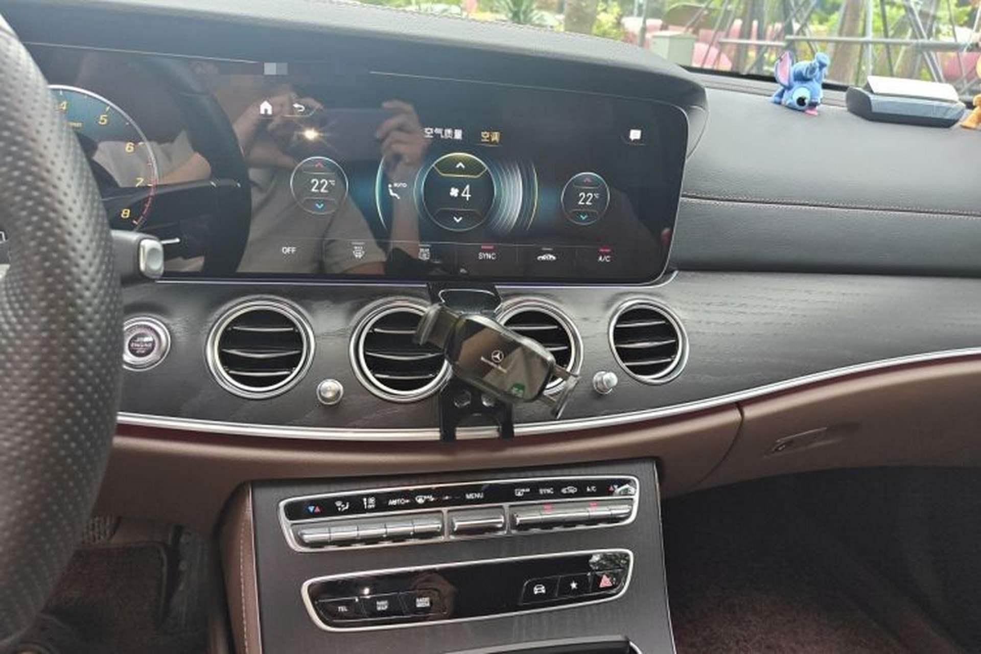 Used Mercedes-Benz E-Class 2022 Revised Version E 300 L Sport Luxury Edition Audio And AC Panel