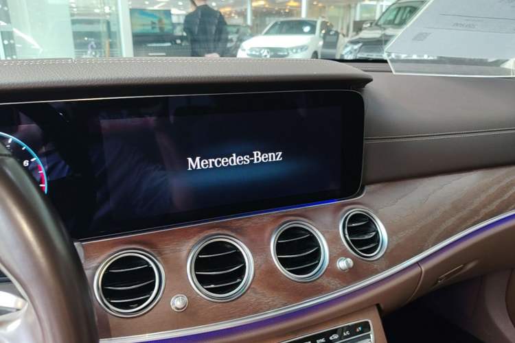 Used Mercedes-Benz E-Class 2022 E 260 L Audio And AC Panel