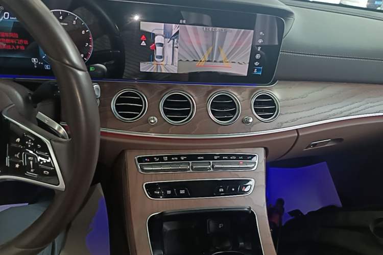 Used Mercedes-Benz E-Class 2022 Revised Version E 300 L Fashion Edition Audio And AC Panel