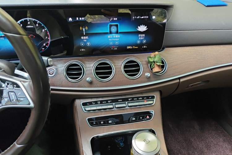 Used Mercedes-Benz E-Class 2022 Revised Version E 300 L Fashion Edition Audio And AC Panel