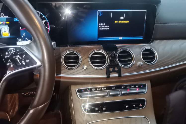 Used Mercedes-Benz E-Class 2022 Second Facelift E 300 L Fashion Edition Audio And AC Panel