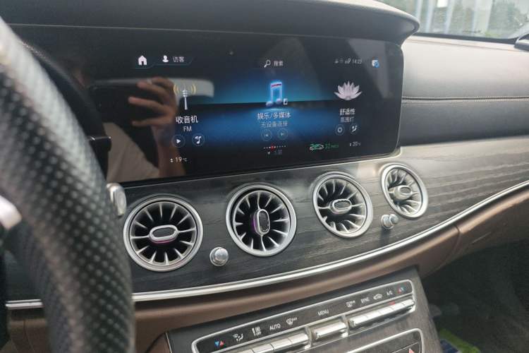 Used Mercedes-Benz E-Class 2022 Restyled E 260 L Sport Edition Audio And AC Panel