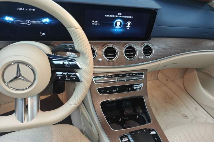 Used Mercedes-Benz E-Class 2022 Revised Version E 300 L Sport Luxury Edition Audio And AC Panel
