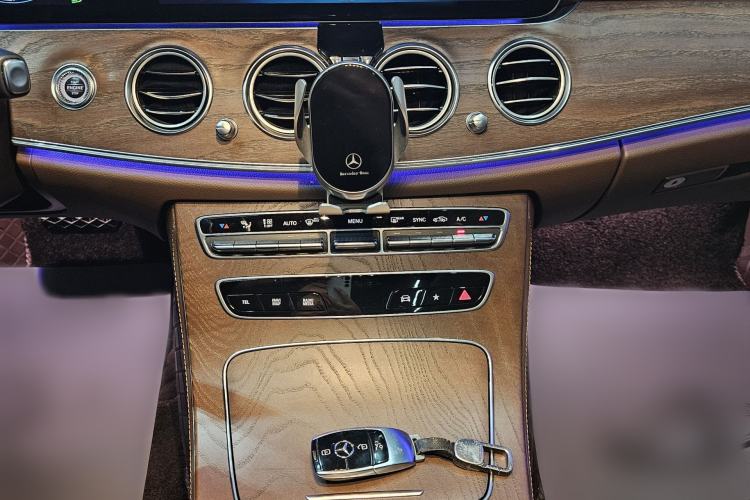 Used Mercedes-Benz E-Class 2022 Revised Version E 300 L Fashion Edition Audio And AC Panel