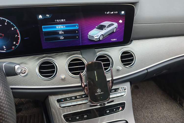 Used Mercedes-Benz E-Class 2022 Revised Version E 300 L Sporty and Stylish Edition Audio And AC Panel