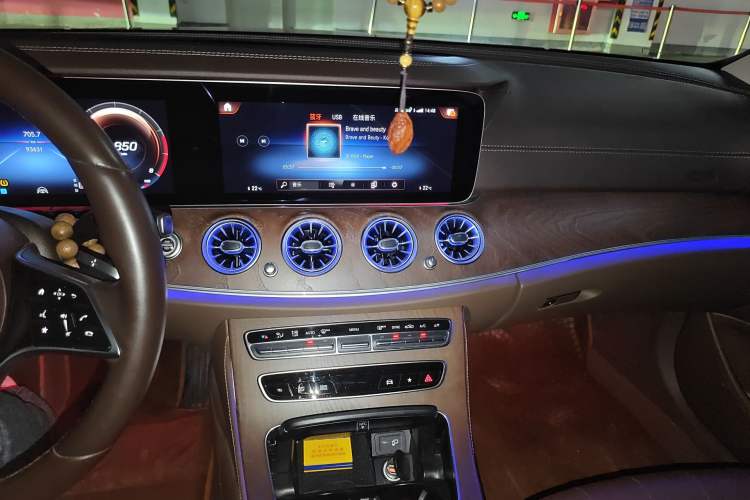 Used Mercedes-Benz E-Class 2022 Updated E 300 L Luxury Edition Audio And AC Panel