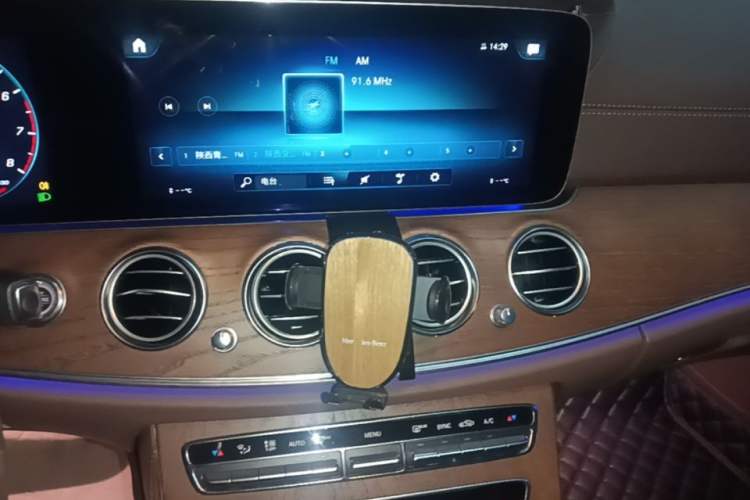 Used Mercedes-Benz E-Class 2022 Second Facelift E 300 L Luxury Edition Audio And AC Panel