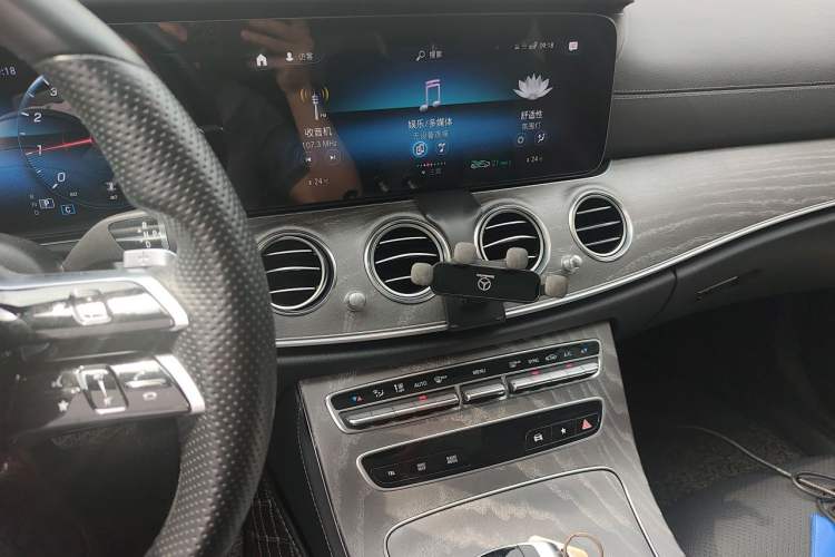 Used Mercedes-Benz E-Class 2022 Revised Version E 300 L Sport Luxury Edition Audio And AC Panel