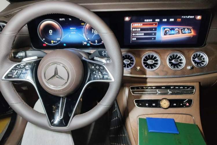 Used Mercedes-Benz E-Class 2022 Revised Version E 300 L Fashion Edition Audio And AC Panel