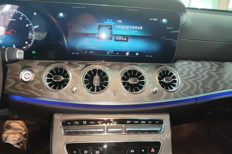 Used Mercedes-Benz E-Class 2022 Revised Version E 300 L Sport Luxury Edition Audio And AC Panel