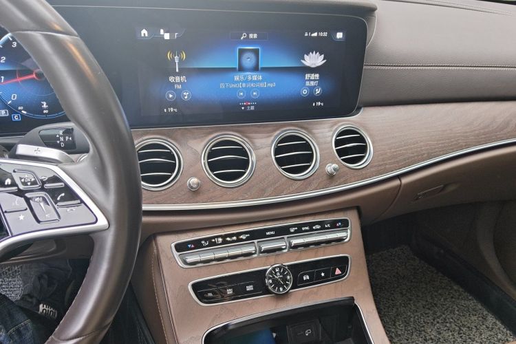 Used Mercedes-Benz E-Class 2022 Second Facelift E 260 L Audio And AC Panel
