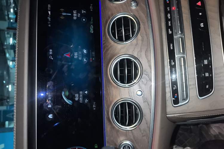 Used Mercedes-Benz E-Class 2022 E 260 L Audio And AC Panel