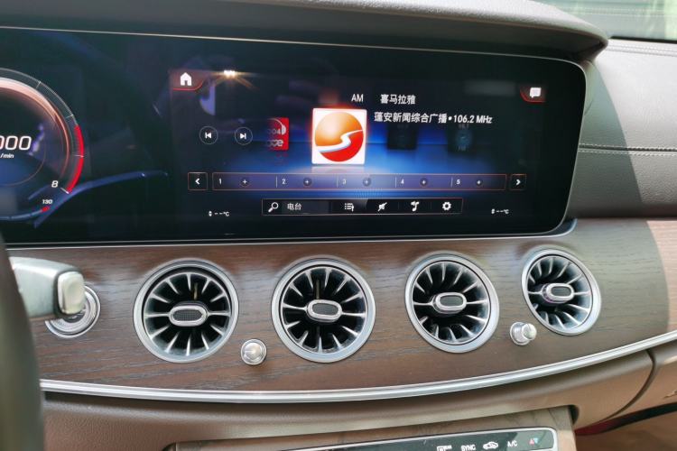 Used Mercedes-Benz E-Class 2022 Second Facelift E 300 L Luxury Edition Audio And AC Panel