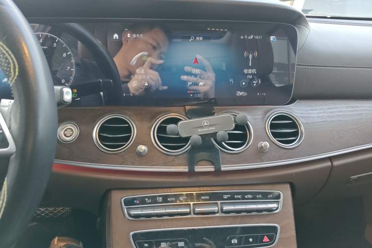 Used Mercedes-Benz E-Class 2022 Second Facelift E 300 L Fashion Edition Audio And AC Panel