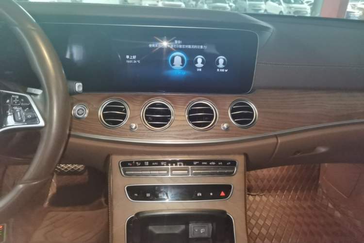 Used Mercedes-Benz E-Class 2022 Revised Version E 300 L Luxury Edition Audio And AC Panel