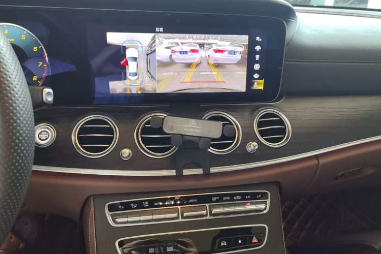 Used Mercedes-Benz E-Class 2022 Revised Version E 300 L Sporty and Stylish Edition Audio And AC Panel