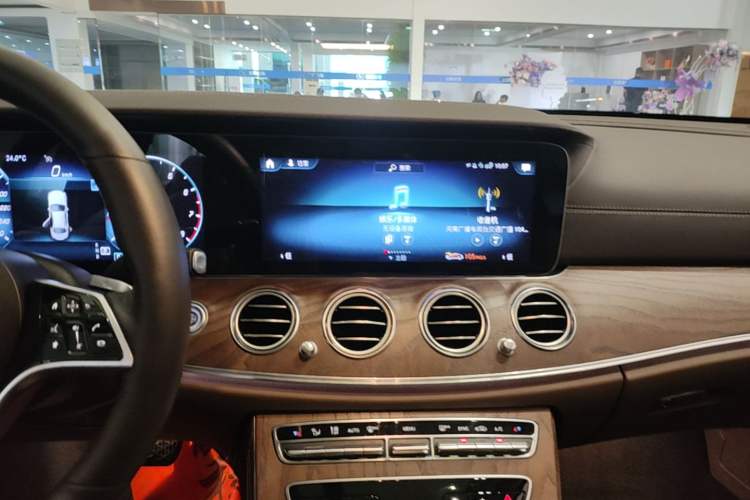 Used Mercedes-Benz E-Class 2022 Revised Version E 300 L Luxury Edition Audio And AC Panel