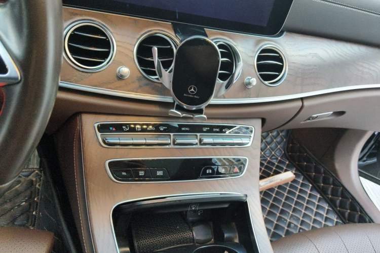 Used Mercedes-Benz E-Class 2022 E 260 L Audio And AC Panel