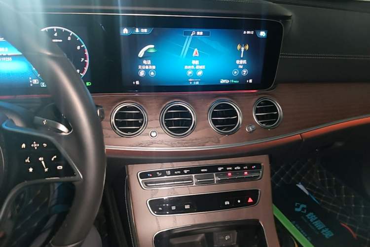 Used Mercedes-Benz E-Class 2022 Revised Version E 300 L Fashion Edition Audio And AC Panel