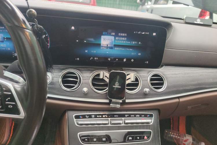 Used Mercedes-Benz E-Class 2022 Revised Version E 300 L Fashion Edition Audio And AC Panel