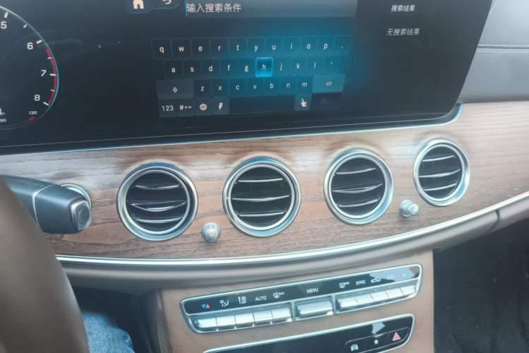 Used Mercedes-Benz E-Class 2022 Second Facelift E 300 L Fashion Edition Audio And AC Panel