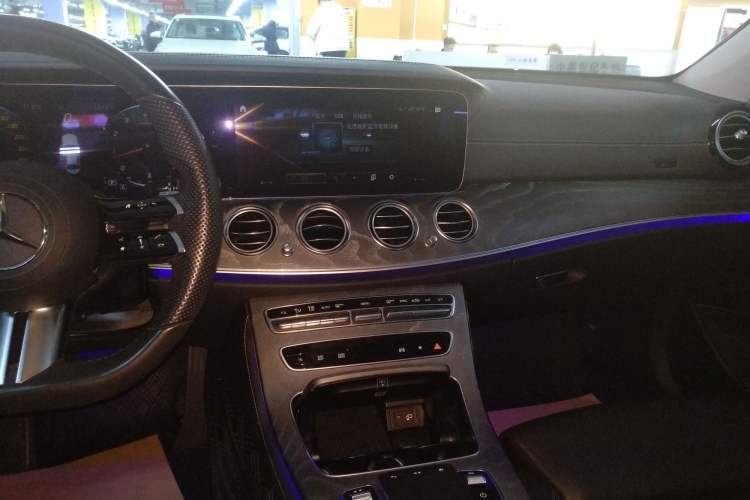 Used Mercedes-Benz E-Class 2022 Second Facelift E 300 L Sport Luxury Edition Audio And AC Panel