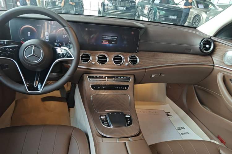 Used Mercedes-Benz E-Class 2022 Revised Version E 300 L Luxury Edition Audio And AC Panel
