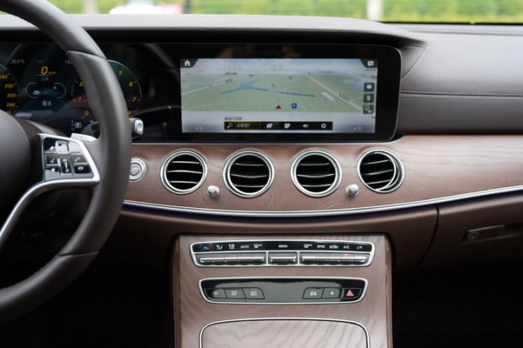 Used Mercedes-Benz E-Class 2022 Second Facelift E 260 L Audio And AC Panel
